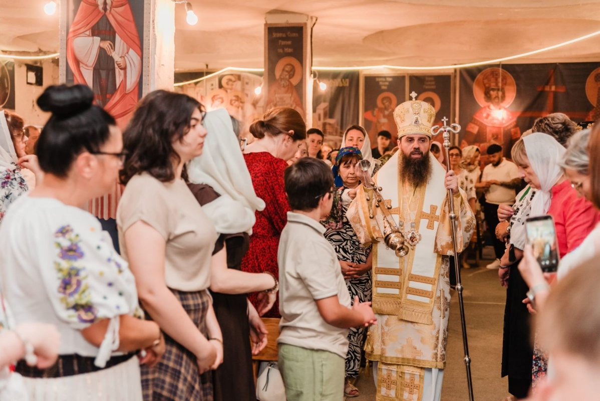 Preasfințitul Părinte Benedict, în mijlocul românilor din Valdemoro, Spania 363959