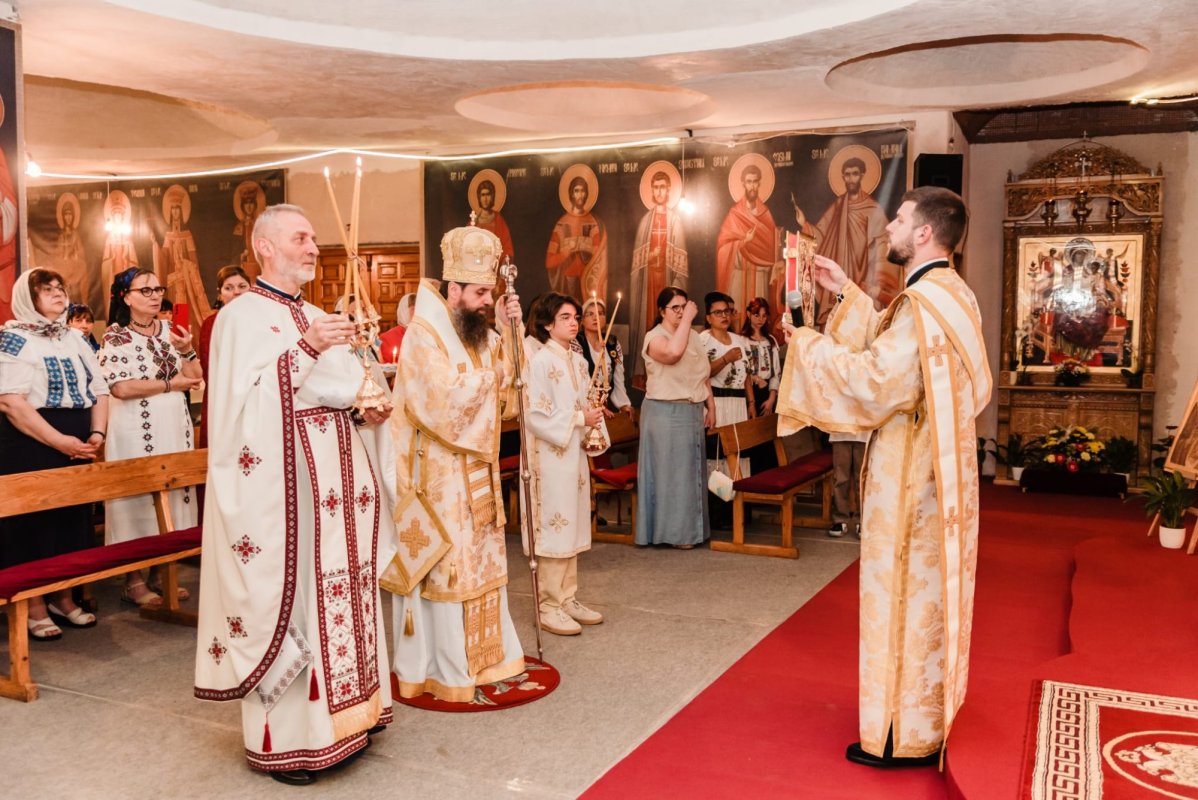 Preasfințitul Părinte Benedict, în mijlocul românilor din Valdemoro, Spania 363960