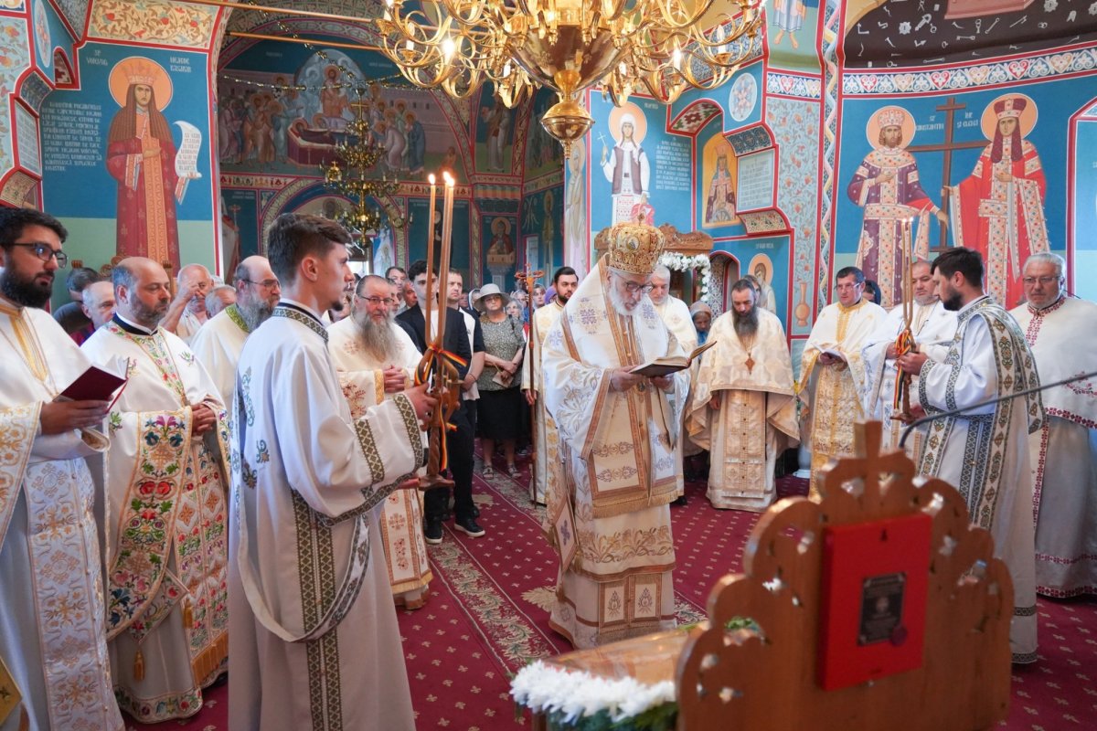 Hramul Parohiei Micești din județul Argeș 364045