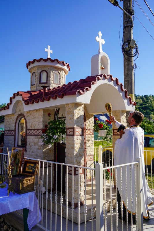 Hramul Parohiei Micești din județul Argeș 364046
