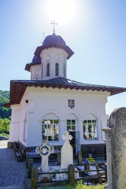 Hramul Parohiei Micești din județul Argeș 364047