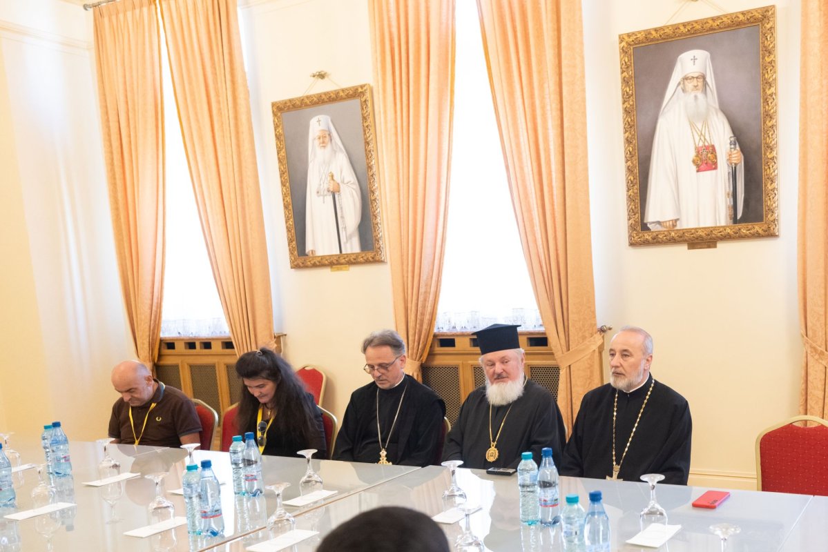Pelerini ortodocși și catolici în vizită la Palatul Patriarhiei 364091