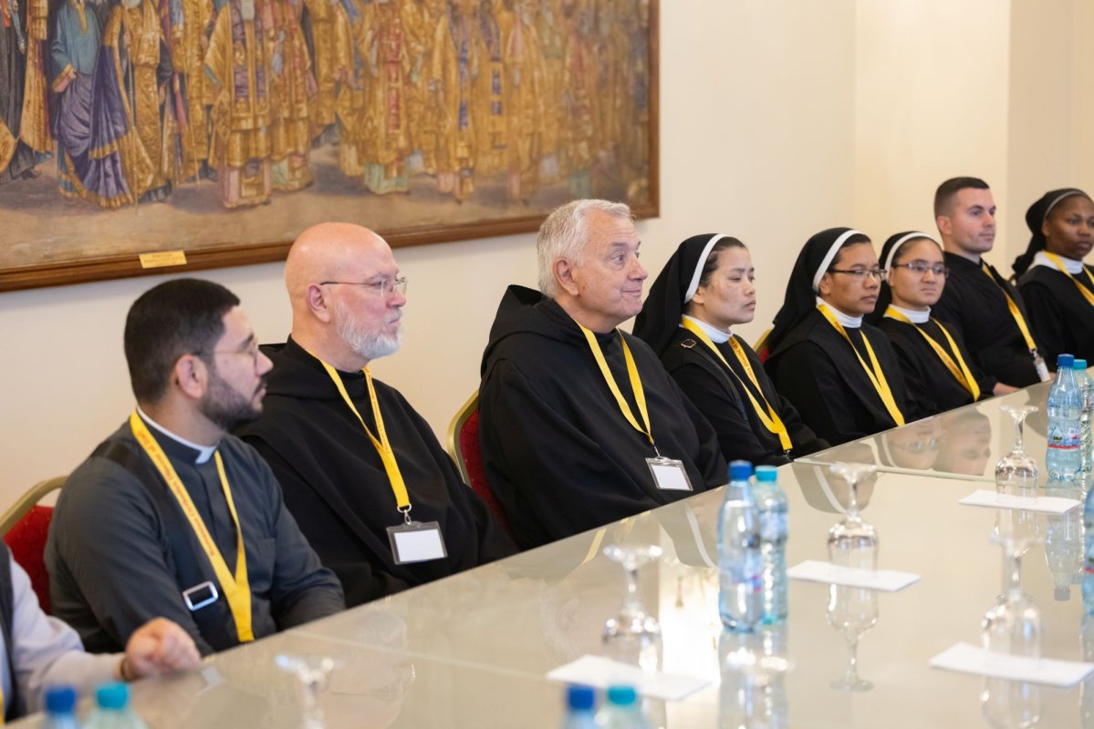 Pelerini ortodocși și catolici în vizită la Palatul Patriarhiei 364095