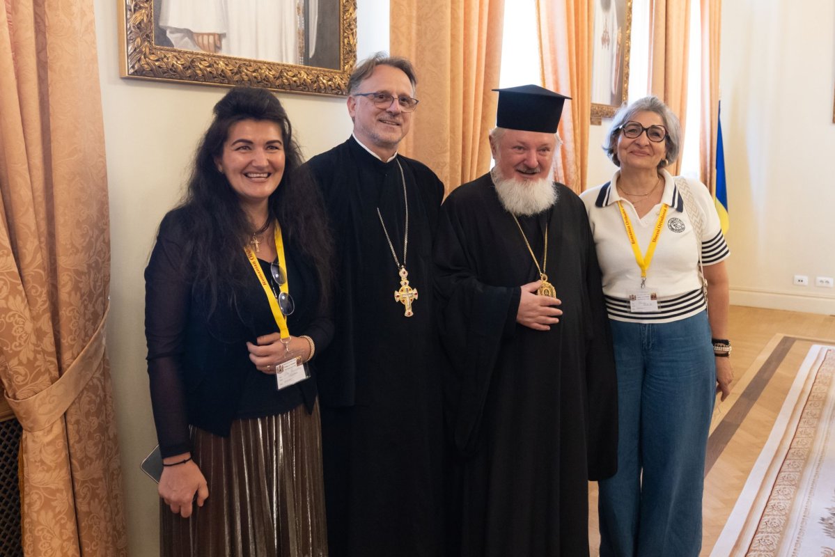 Pelerini ortodocși și catolici în vizită la Palatul Patriarhiei 364097