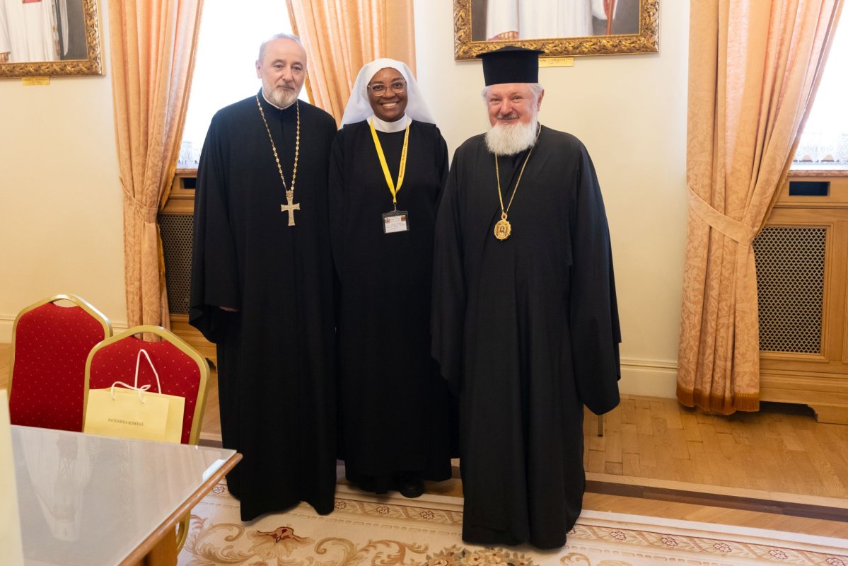 Pelerini ortodocși și catolici în vizită la Palatul Patriarhiei 364098