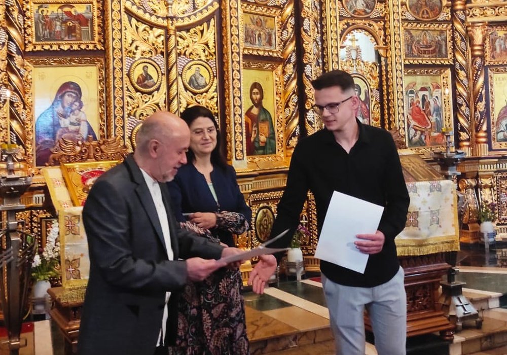 Tineri poeți creștini în competiția „Light of Life/Lumina vieții” 364020