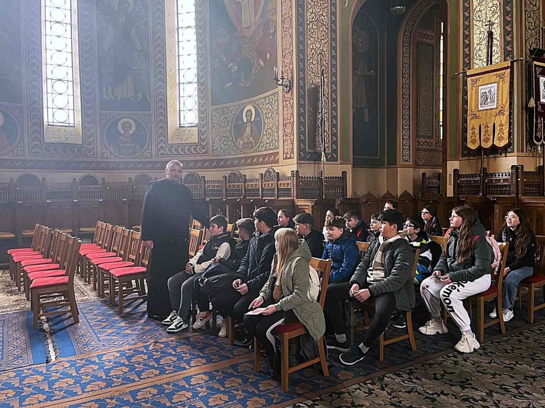 Biserica „Sfânta Treime”, nestemata coroanei de minuni a bătrânei Sighişoare 363612