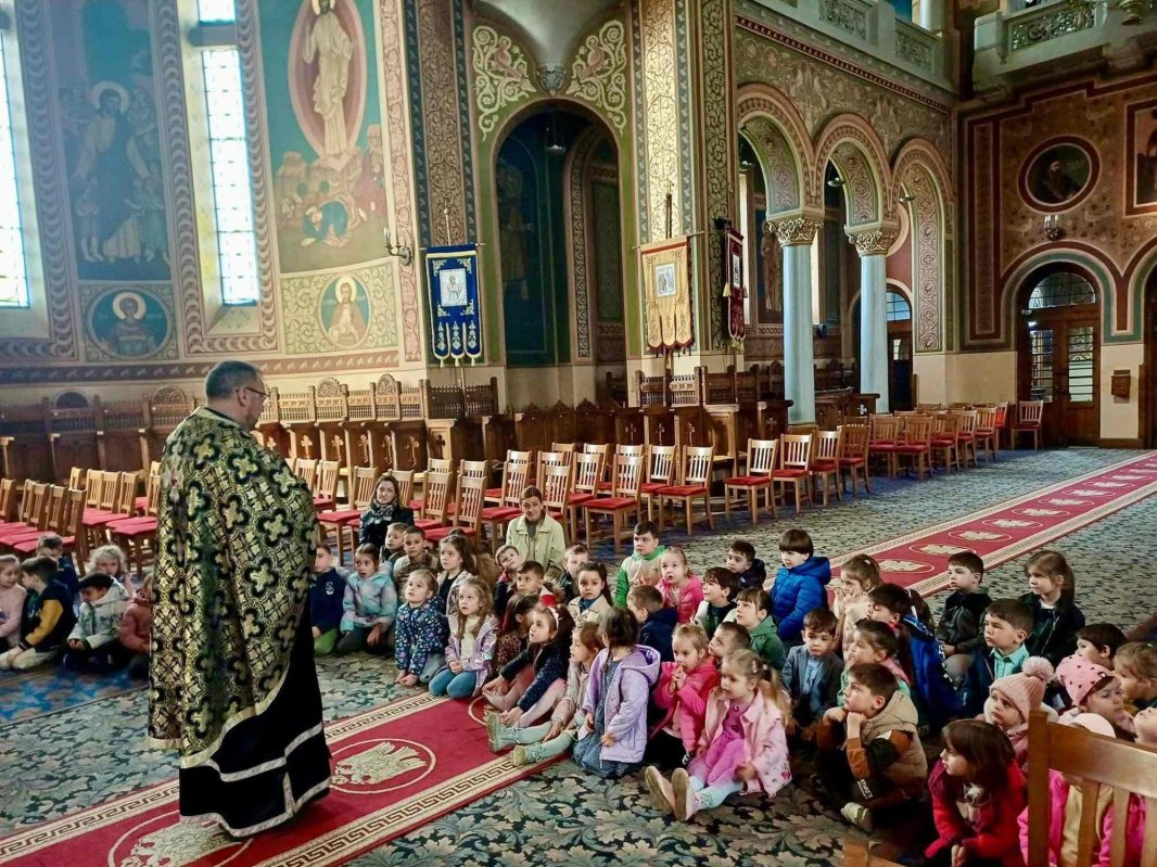 Biserica „Sfânta Treime”, nestemata coroanei de minuni a bătrânei Sighişoare 363613