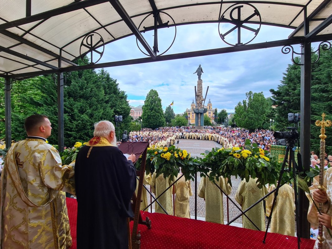 Liturghie și Vecernia plecării genunchilor la Cluj‑Napoca 364311