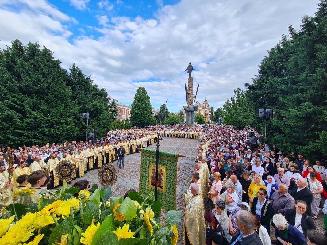 Liturghie și Vecernia plecării genunchilor la Cluj‑Napoca 364313