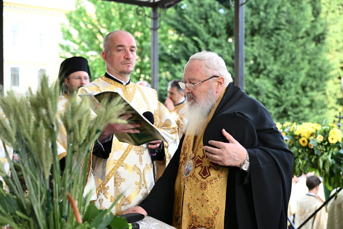 Liturghie și Vecernia plecării genunchilor la Cluj‑Napoca 364317