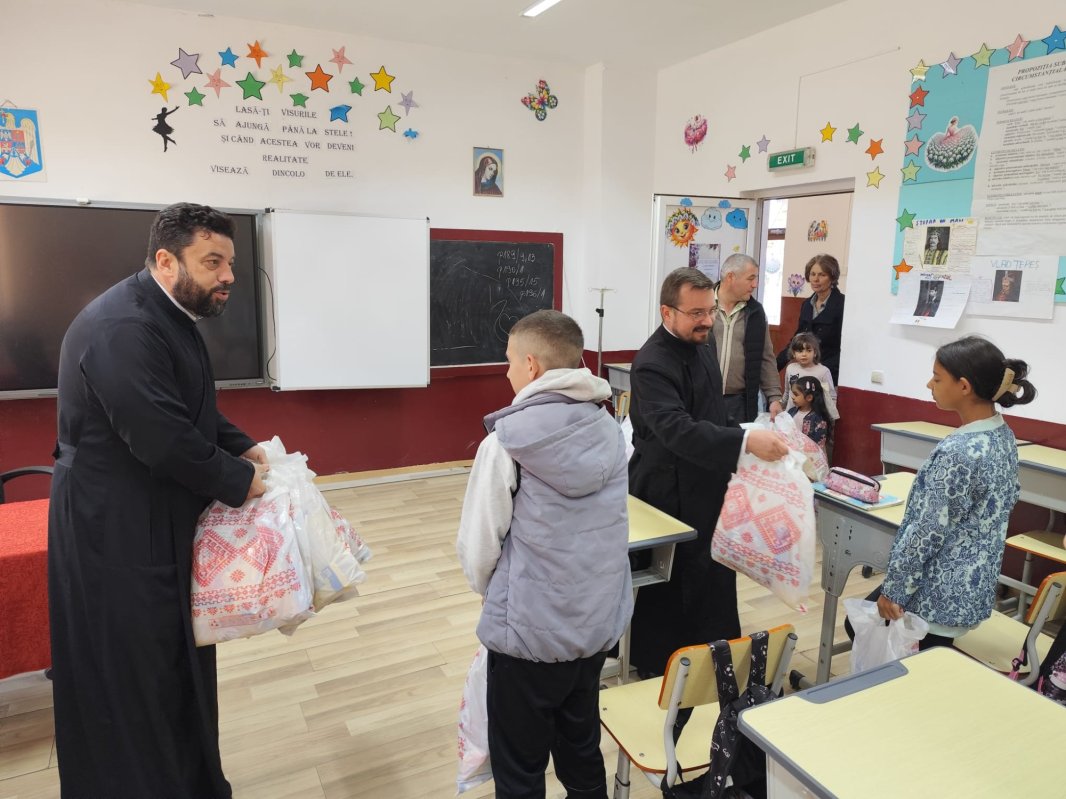 Activităţi de Ziua Copilului în Arhiepiscopia Sibiului 364475