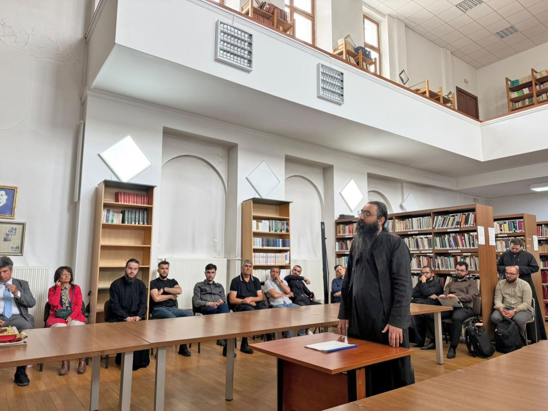 Două noi teze de doctorat susținute la Facultatea de Teologie Ortodoxă din București 364473