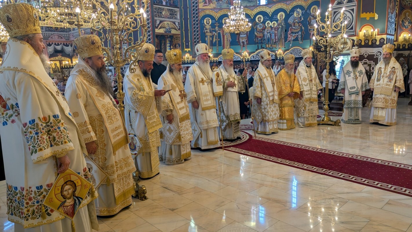 Hram şi moment aniversar la Catedrala Arhiepiscopală din Arad 364464