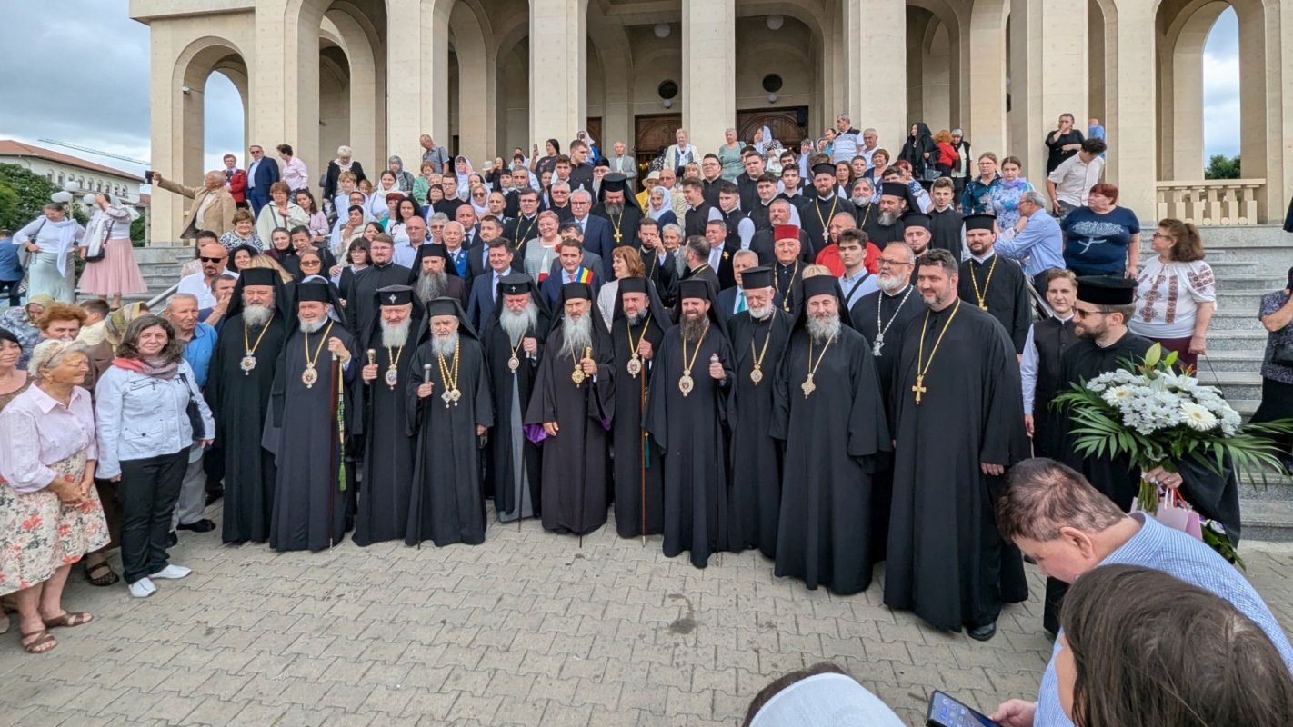 Hram şi moment aniversar la Catedrala Arhiepiscopală din Arad 364466