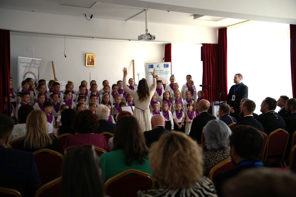 Simpozionul național „Roman Ciorogariu - spirit european” la Liceul Ortodox din Oradea 364539