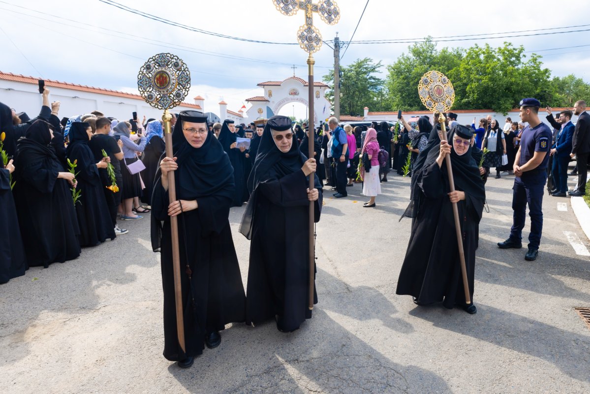 Slujba Privegherii  în cinstea a două noi sfinte cuvioase 364756