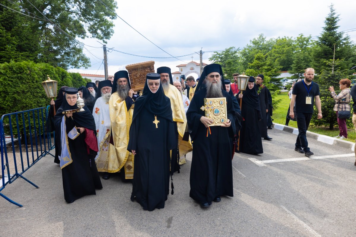 Slujba Privegherii  în cinstea a două noi sfinte cuvioase 364757