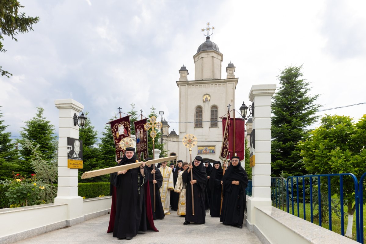 Slujba Privegherii  în cinstea a două noi sfinte cuvioase 364762
