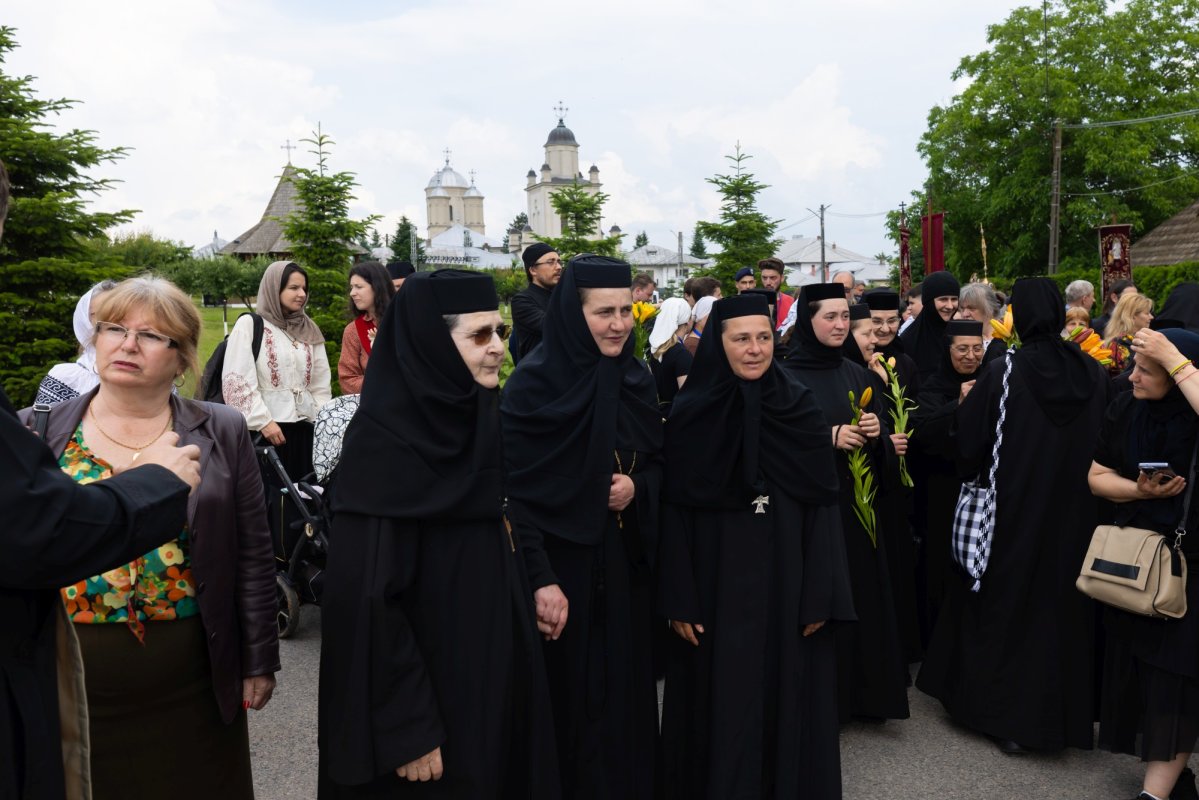 Slujba Privegherii  în cinstea a două noi sfinte cuvioase 364792