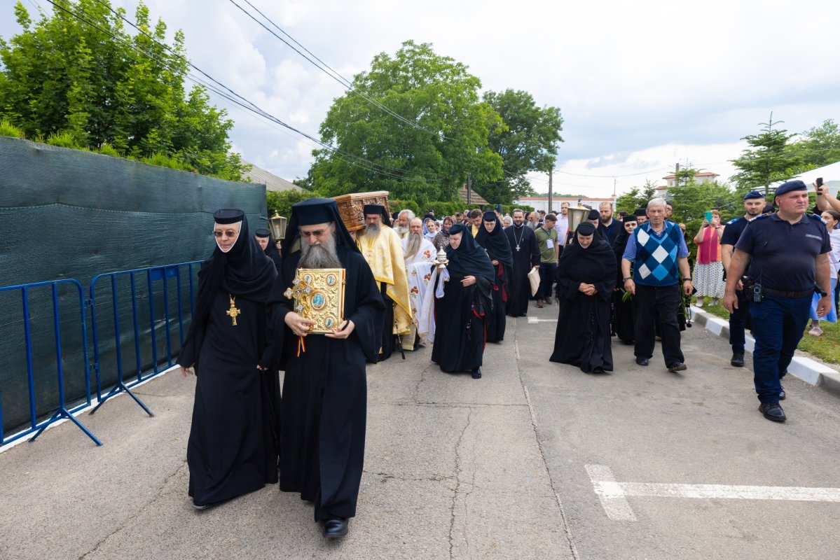 Slujba Privegherii în cinstea Sfintelor Cuvioase Filofteia și Elisabeta de la Mănăstirea Pasărea 364760