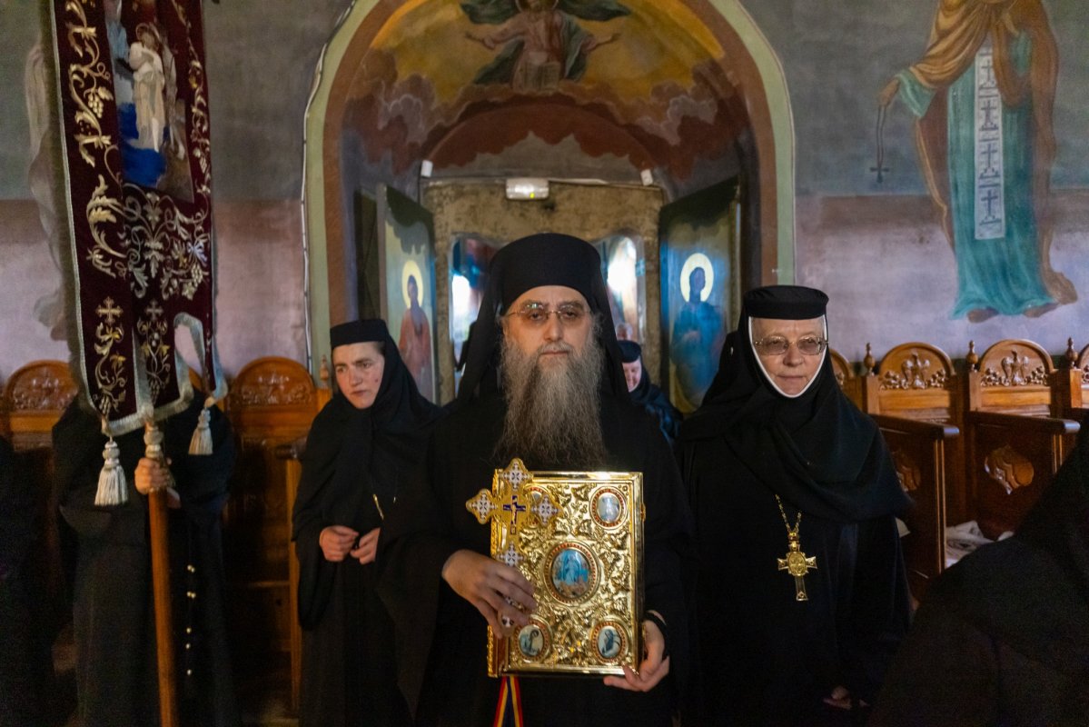 Slujba Privegherii în cinstea Sfintelor Cuvioase Filofteia și Elisabeta de la Mănăstirea Pasărea 364764