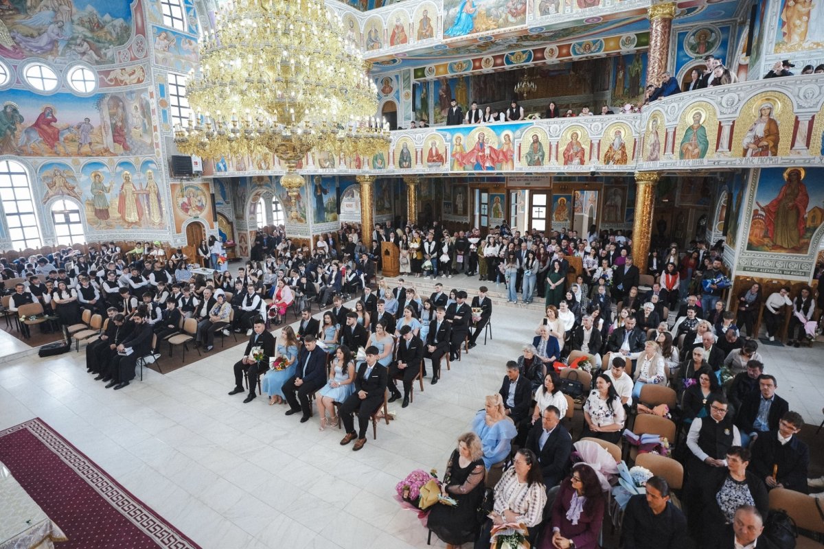 Festivitate de absolvire la Liceul Ortodox „Sfântul Nicolae” din Zalău 364805