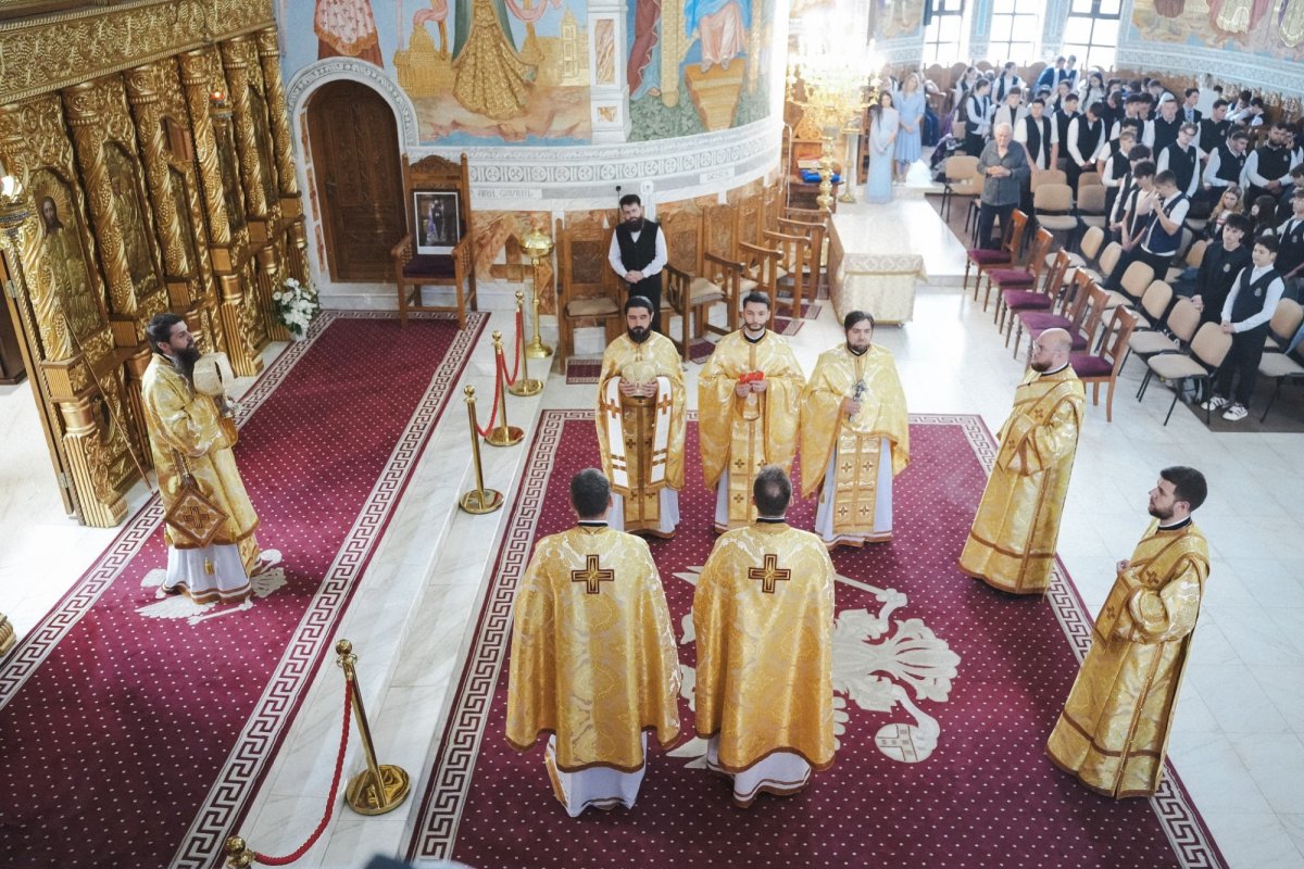Festivitate de absolvire la Liceul Ortodox „Sfântul Nicolae” din Zalău 364806