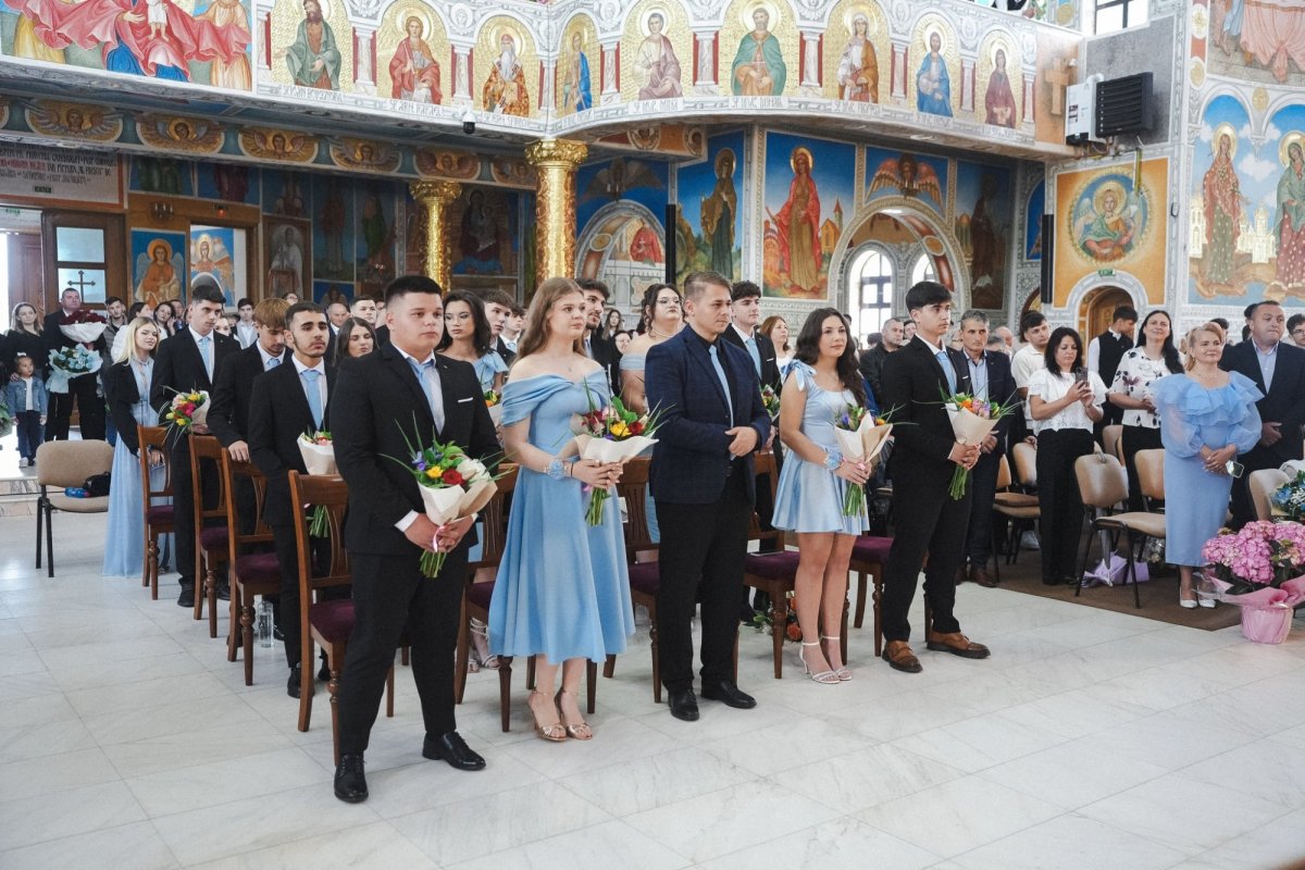 Festivitate de absolvire la Liceul Ortodox „Sfântul Nicolae” din Zalău 364808