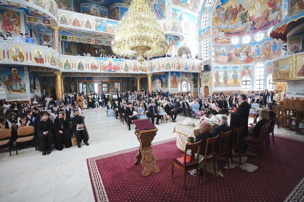 Festivitate de absolvire la Liceul Ortodox „Sfântul Nicolae” din Zalău 364809
