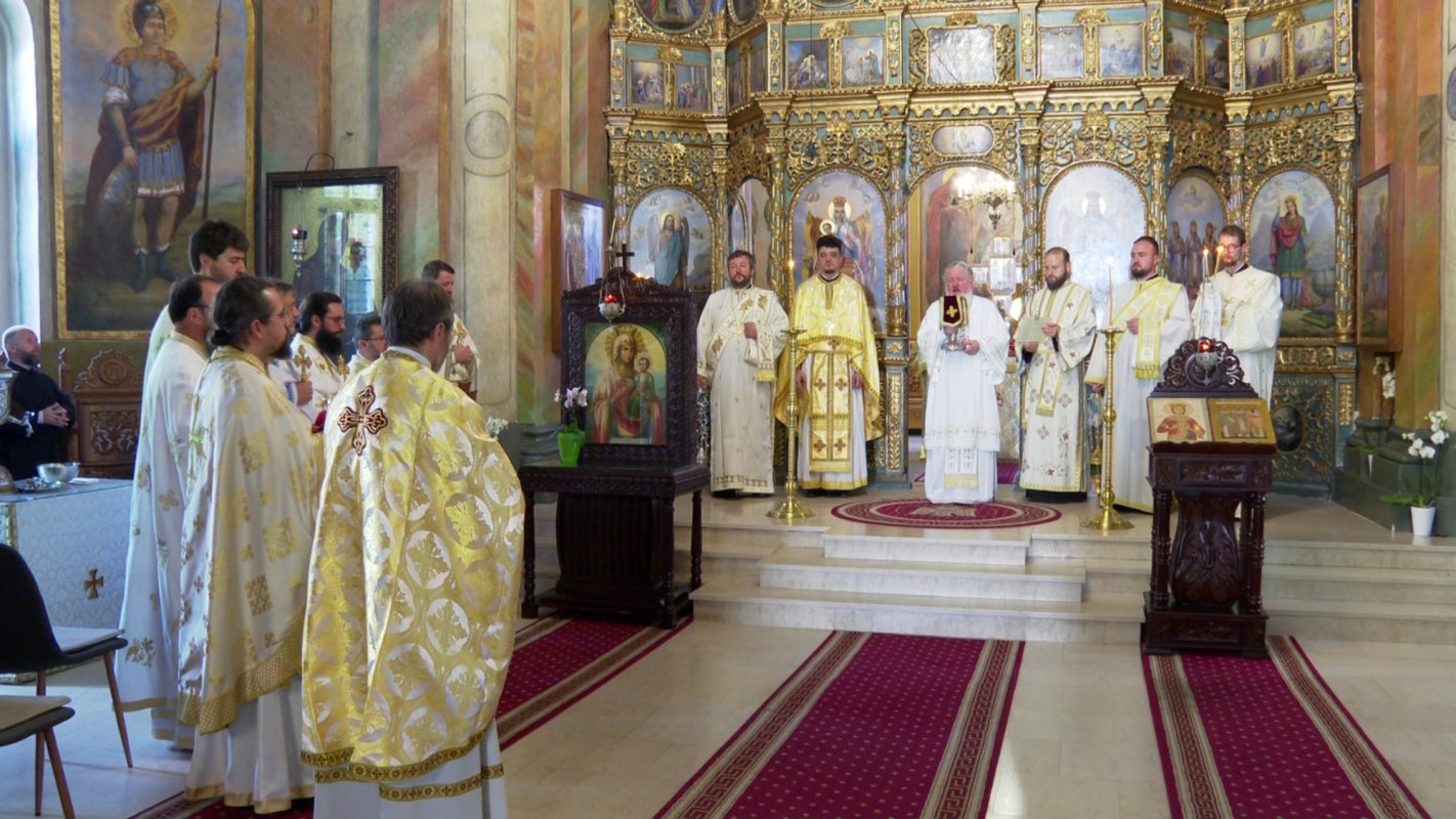 Au debutat cursurile pentru obținerea gradelor clericale la București 365040