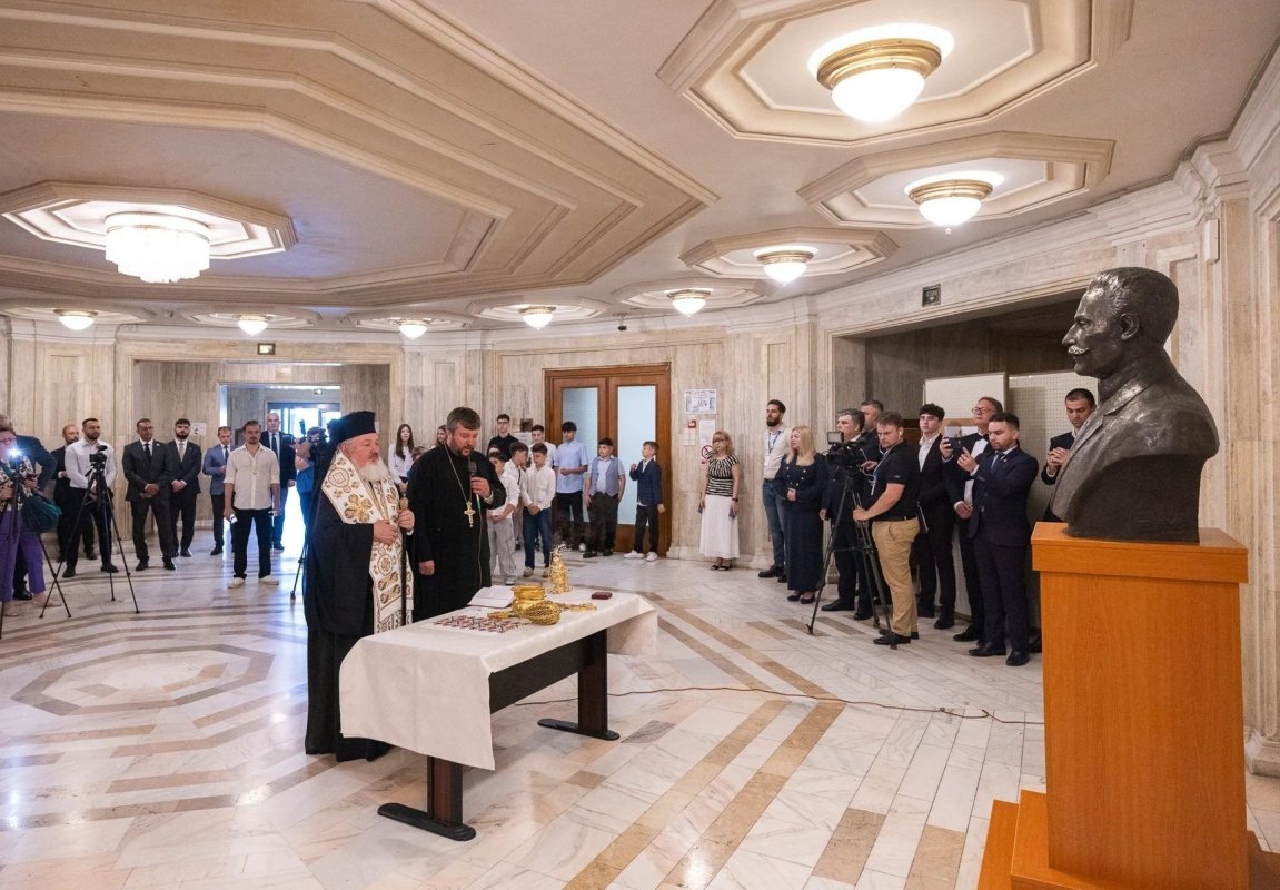Bustul lui Vasile Stroescu, dezvelit la Palatul Parlamentului 365158