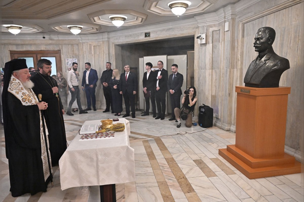 Bustul lui Vasile Stroescu, dezvelit la Palatul Parlamentului 365162