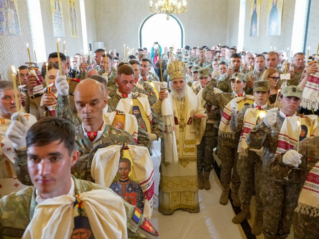 Credincioși și militari reuniți în rugăciune la Dunărea de Jos 365071