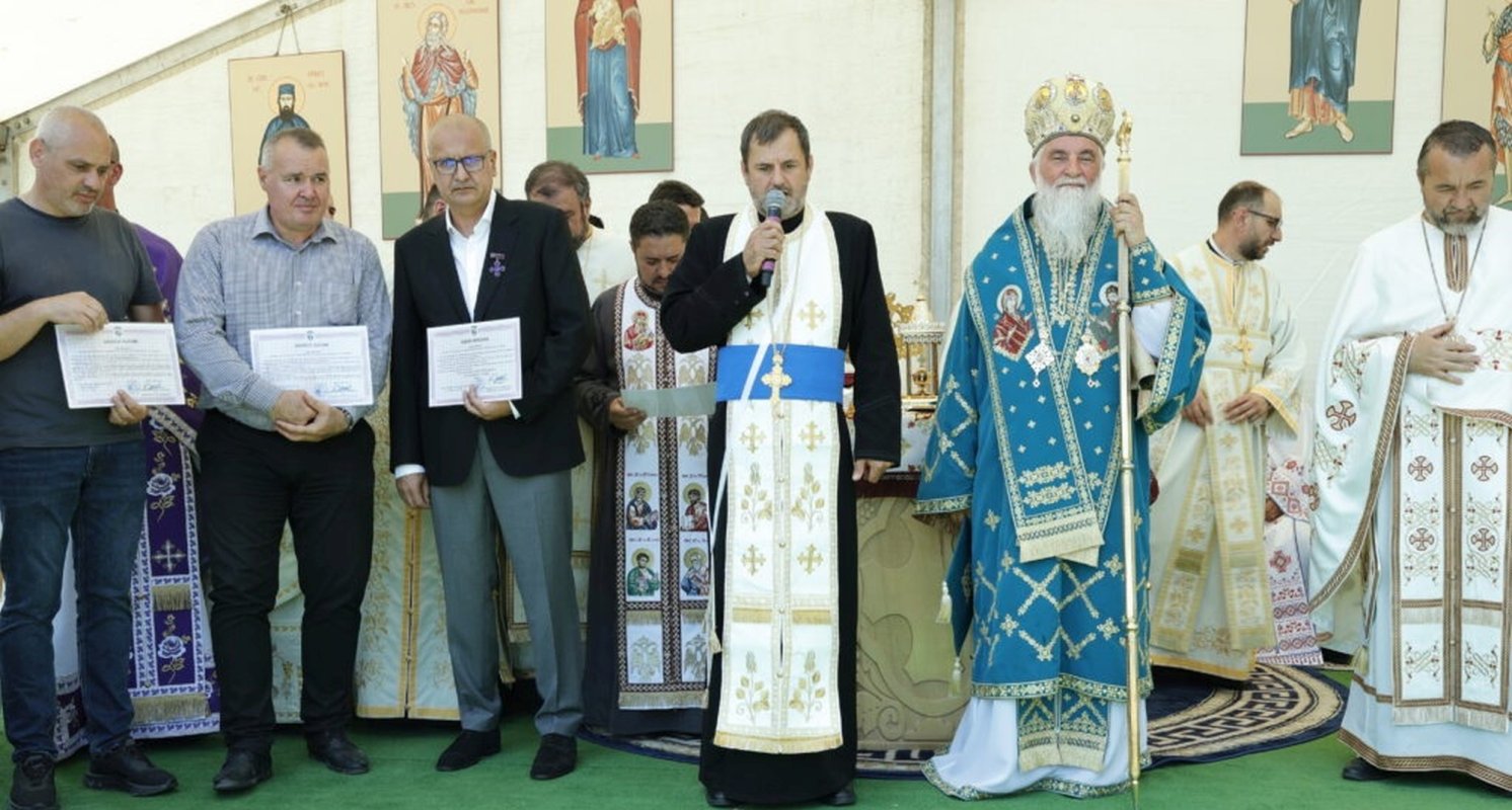 Veșmântul harului pentru biserica Spitalului Județean de Urgență Târgu Jiu 365065
