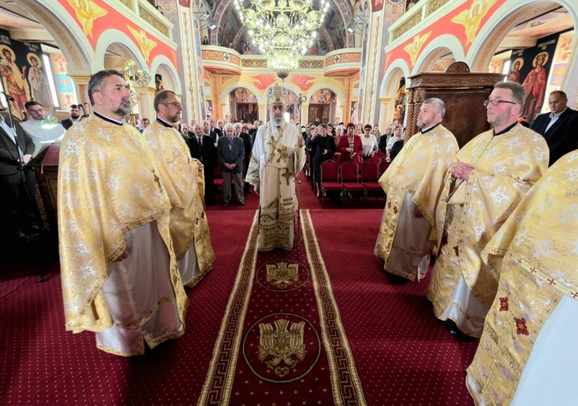 Biserica „Sfânta Treime” din Teiuș, la împlinirea unui secol de la punerea pietrei de temelie 365124
