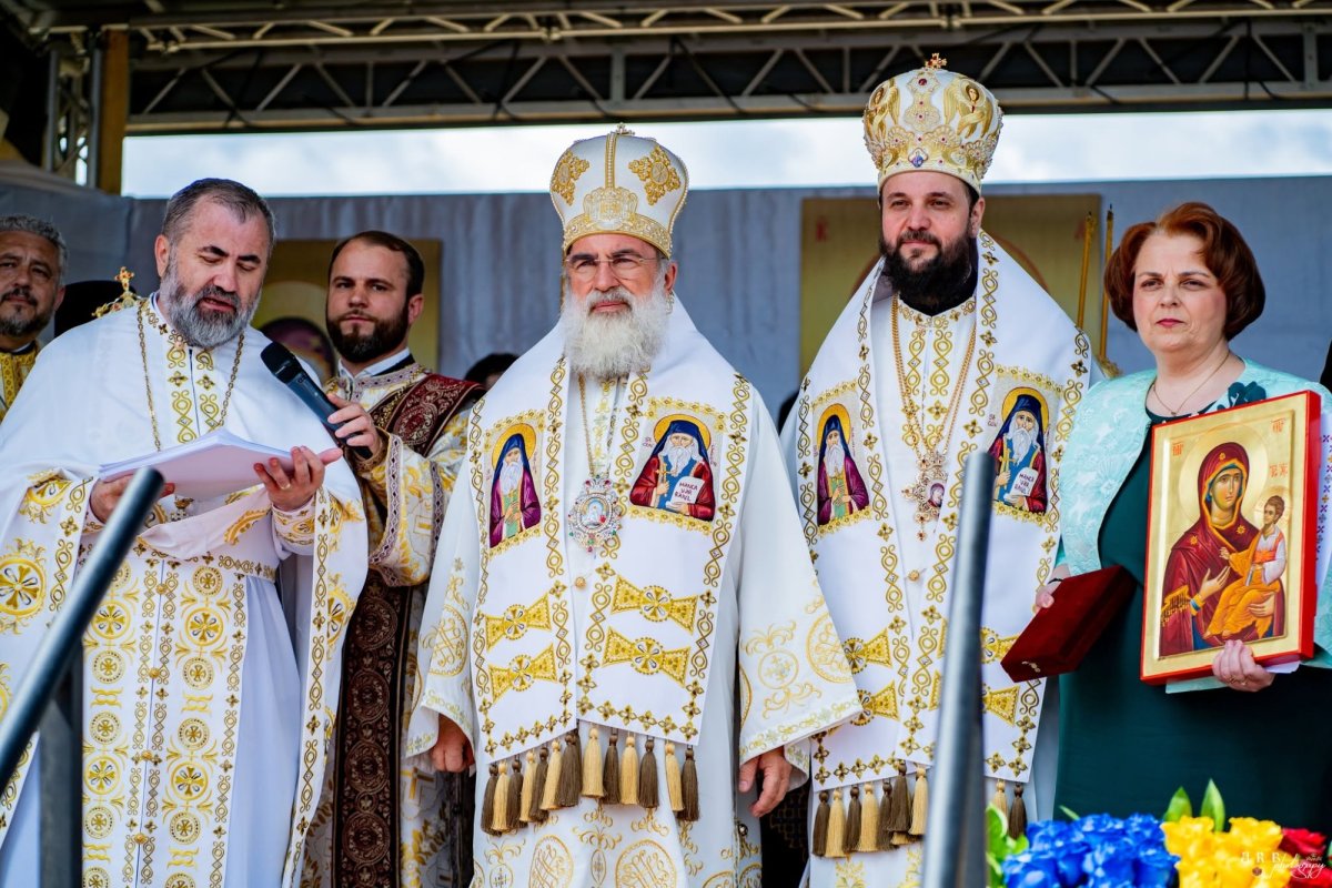 O „poartă către Cer” sfințită în Protopopiatul Onești 365102