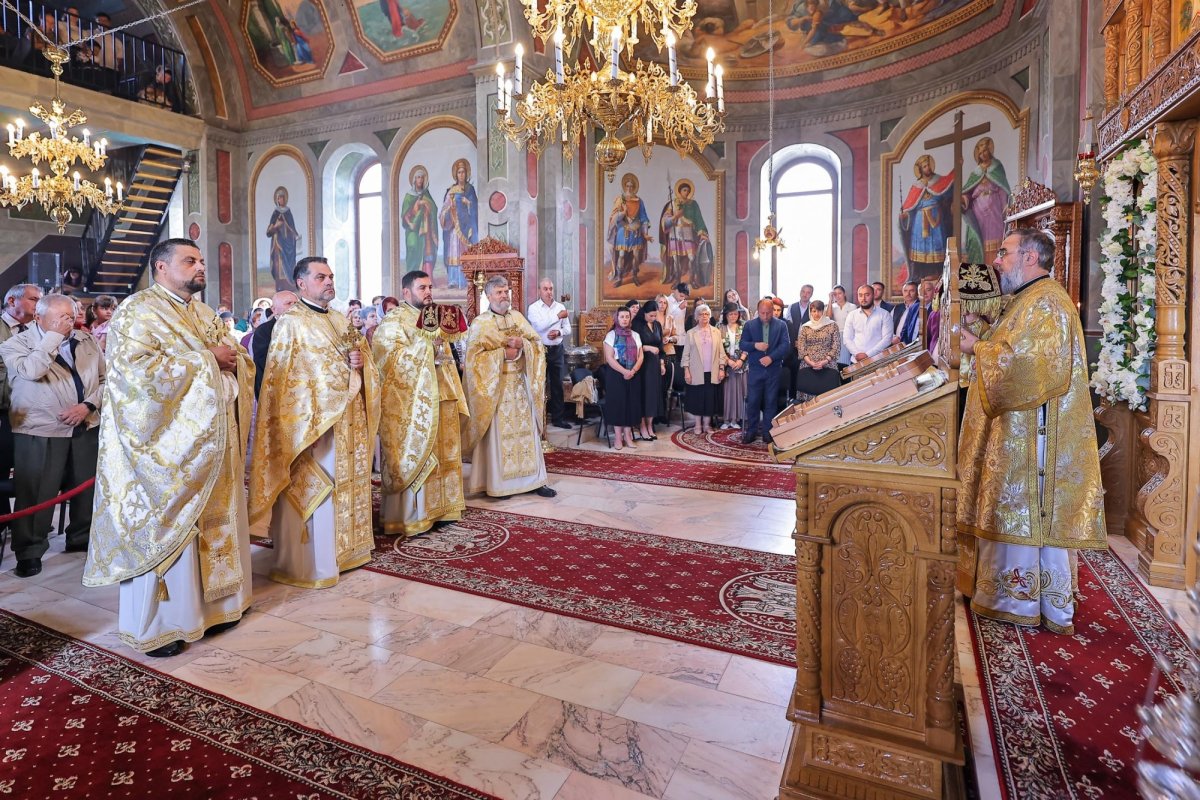 Slujire arhierească în parohia buzoiană Oreavu 1 365155