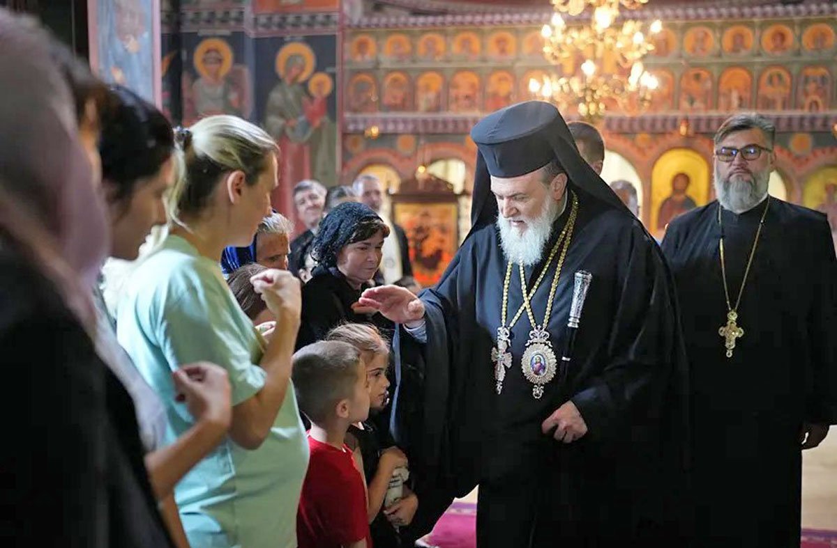 Slujire arhierească într‑o parohie din Călărași 365136