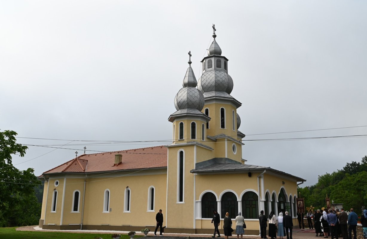 Slujirile ierarhilor hunedoreni în Duminica întâi după Rusalii 365114