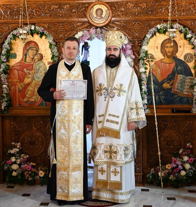 Slujirile ierarhilor hunedoreni în Duminica Tuturor Sfinților 365118