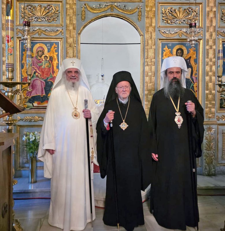 Împreună-slujire în insula natală a Patriarhului Ecumenic 365309