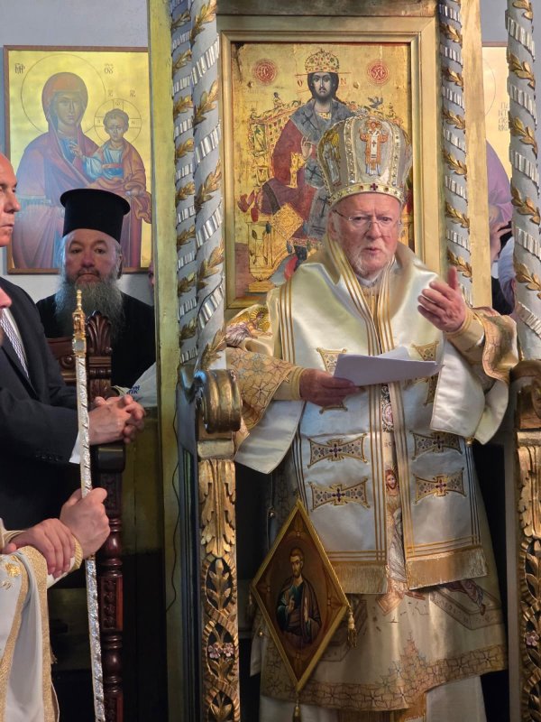 Împreună-slujire în insula natală a Patriarhului Ecumenic 365351