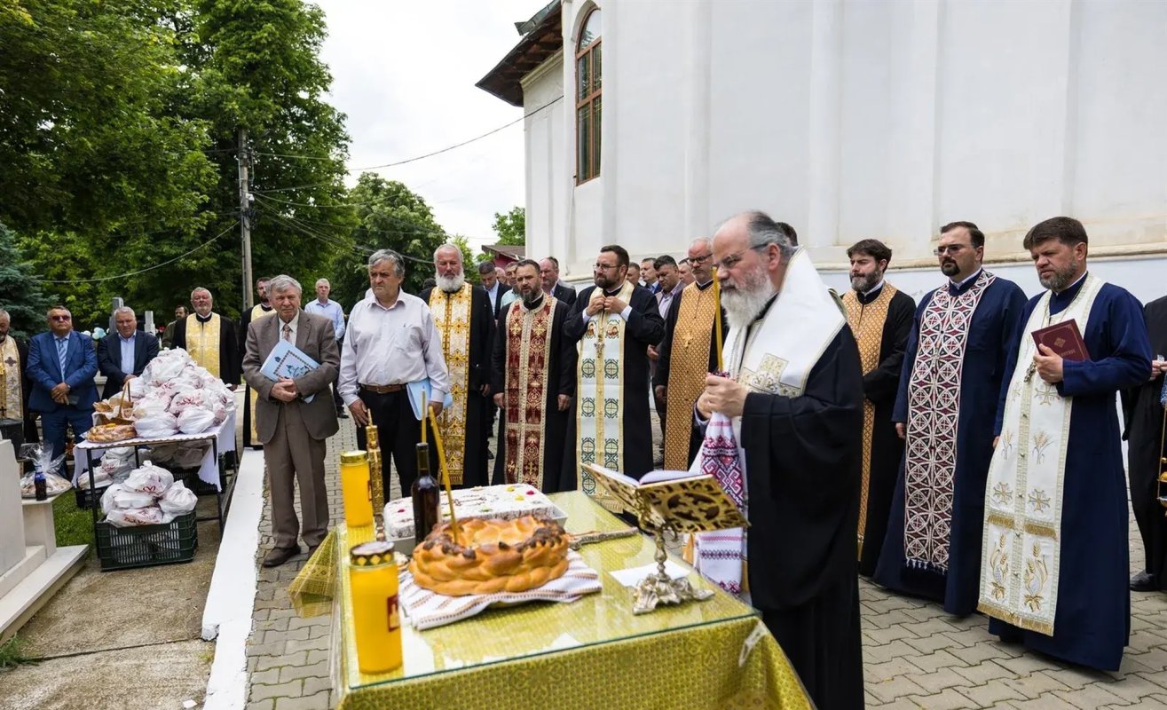 Pomenirea arhimandritului Mina Dobzeu la Huși 365281