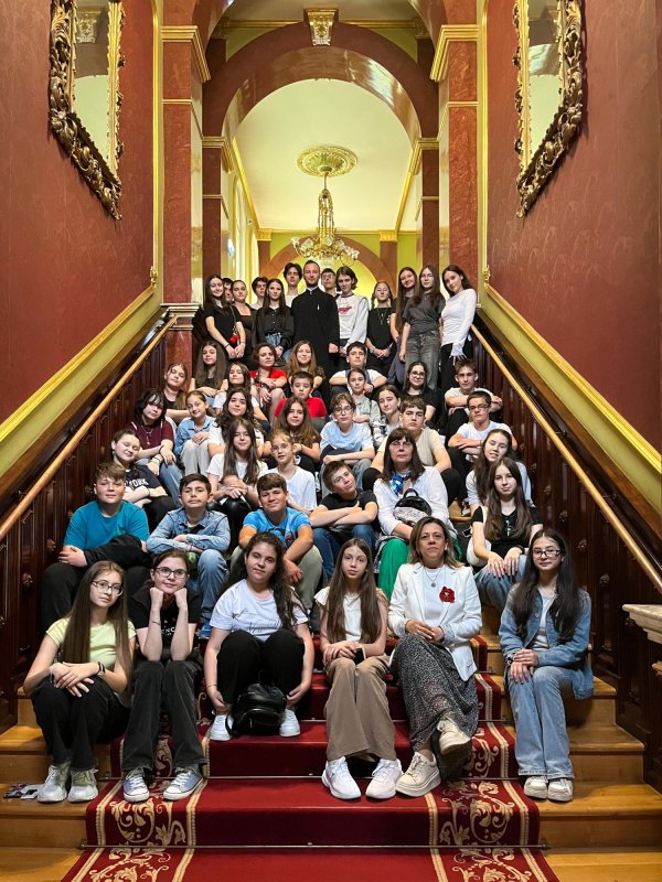Excursie cultural‑educativă la Iași pentru elevii premianți din județul Vrancea 365447