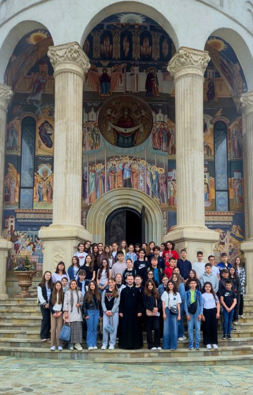 Excursie cultural‑educativă la Iași pentru elevii premianți din județul Vrancea 365448