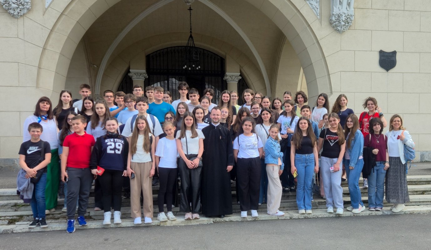 Excursie cultural‑educativă la Iași pentru elevii premianți din județul Vrancea 365449