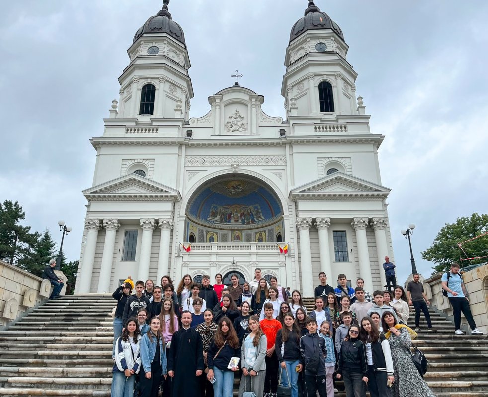 Excursie cultural‑educativă la Iași pentru elevii premianți din județul Vrancea 365451