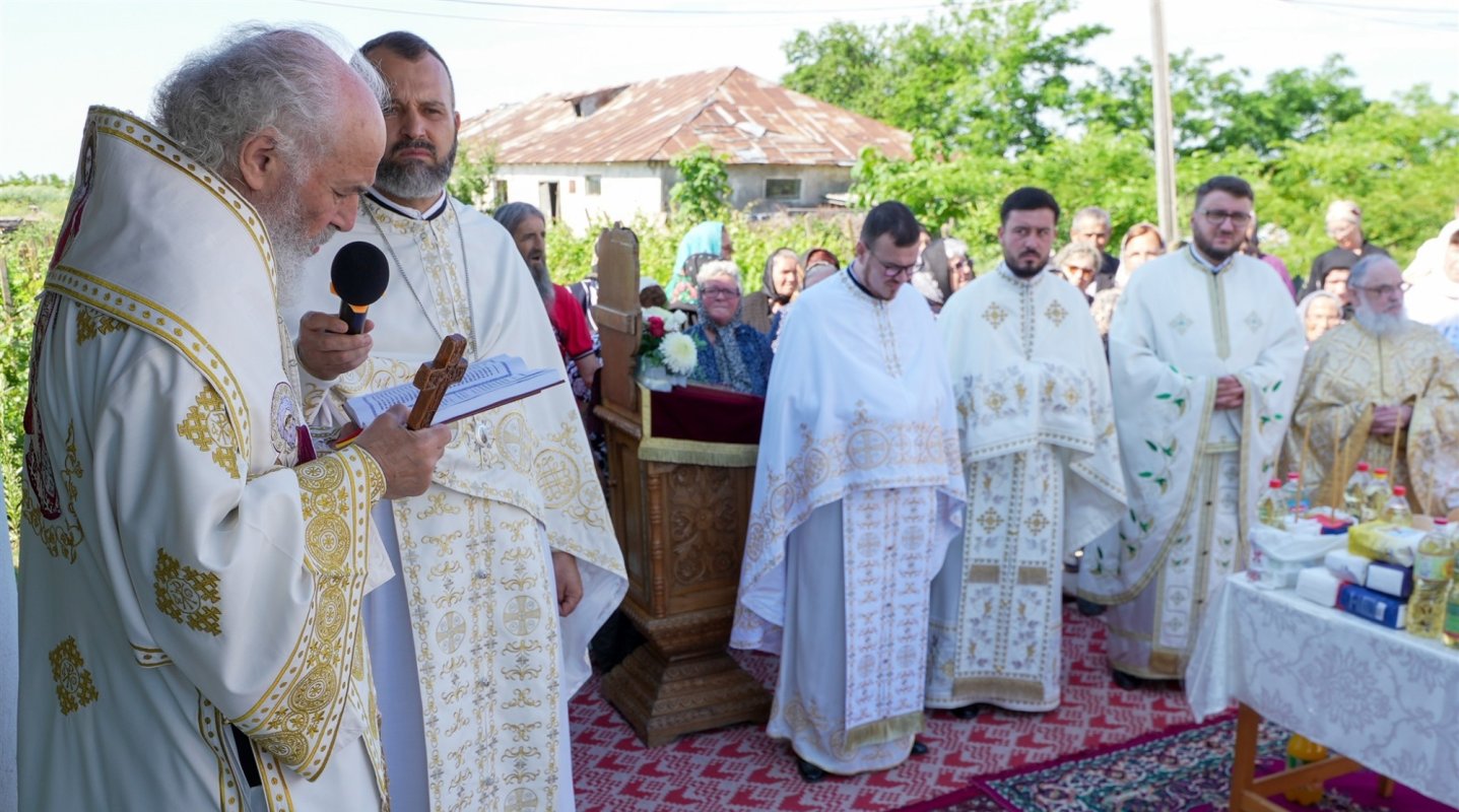 Zi de hram la Schitul „Acoperământul Maicii Domnului şi Sfântul Luca al Crimeei” 365475