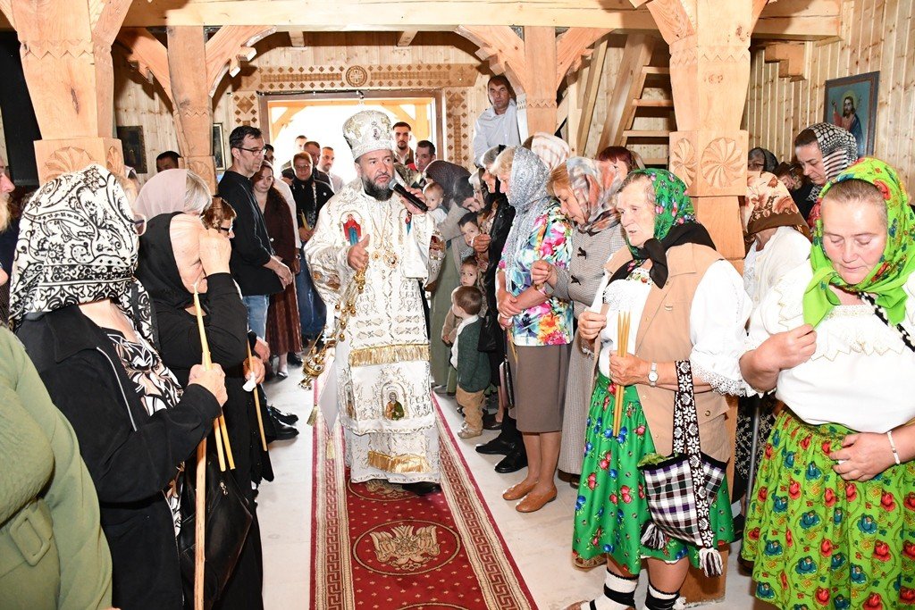 A fost sfinţită biserica Schitului „Sfinții Români“-Borloveni din Banat 365666